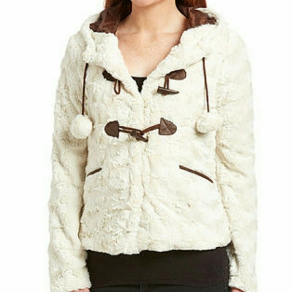 NWT Cream Faux fur fuzzy super soft chic Jacket women size Medium